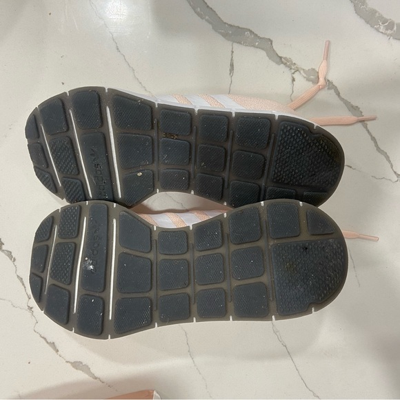 Adidas Sneaker size 7.5 - Picture 7 of 8